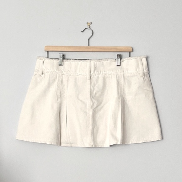 NWT GARAGE mini pleated denim skirt (white) - Picture 2 of 2
